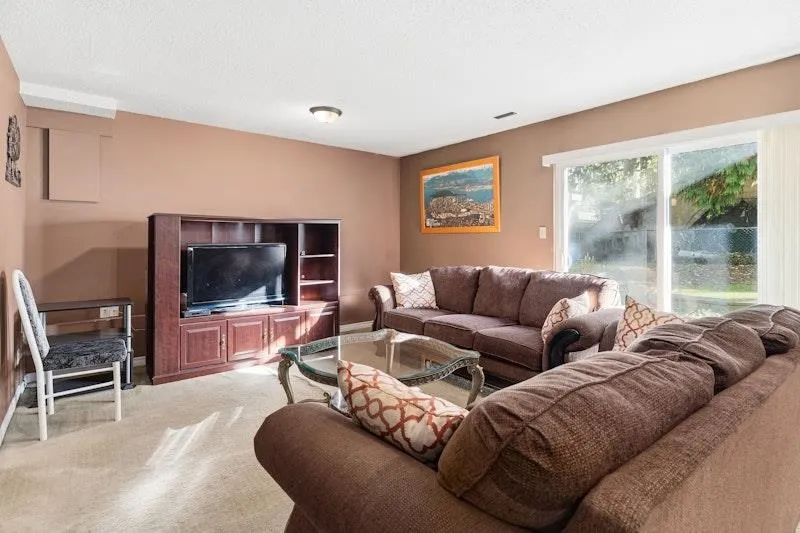 13318 Sutton Place