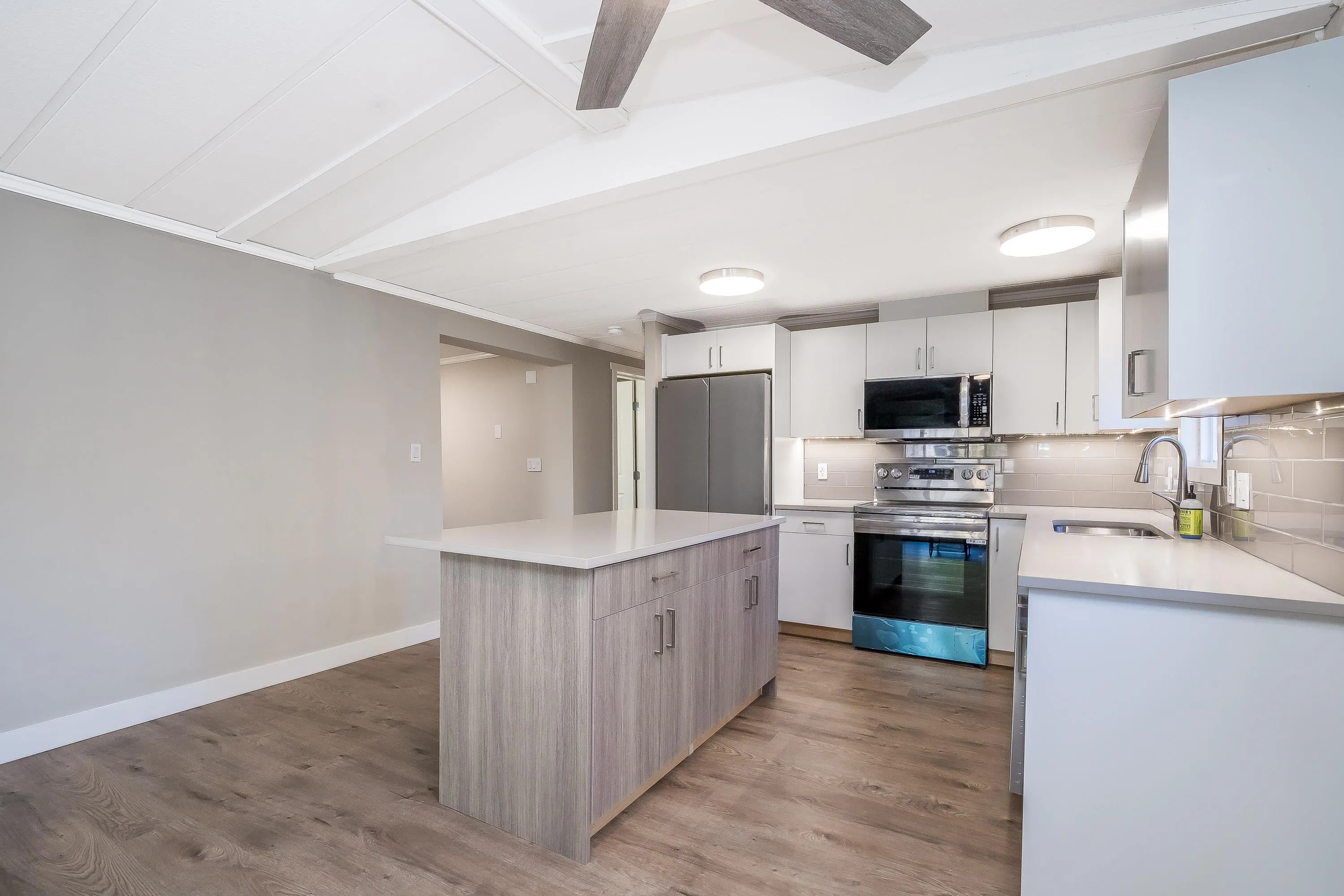 9 43201 Lougheed Highway