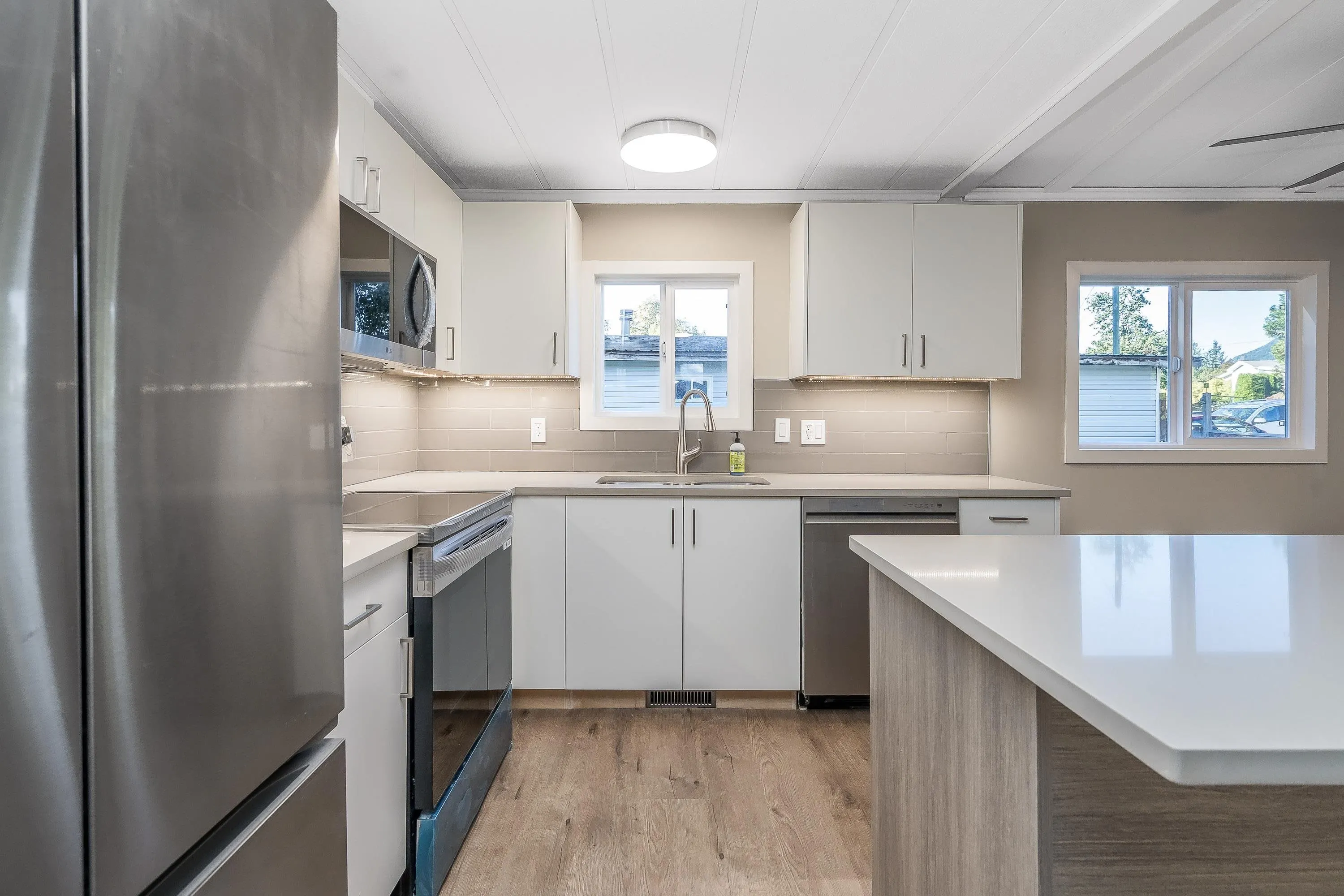 9 43201 Lougheed Highway