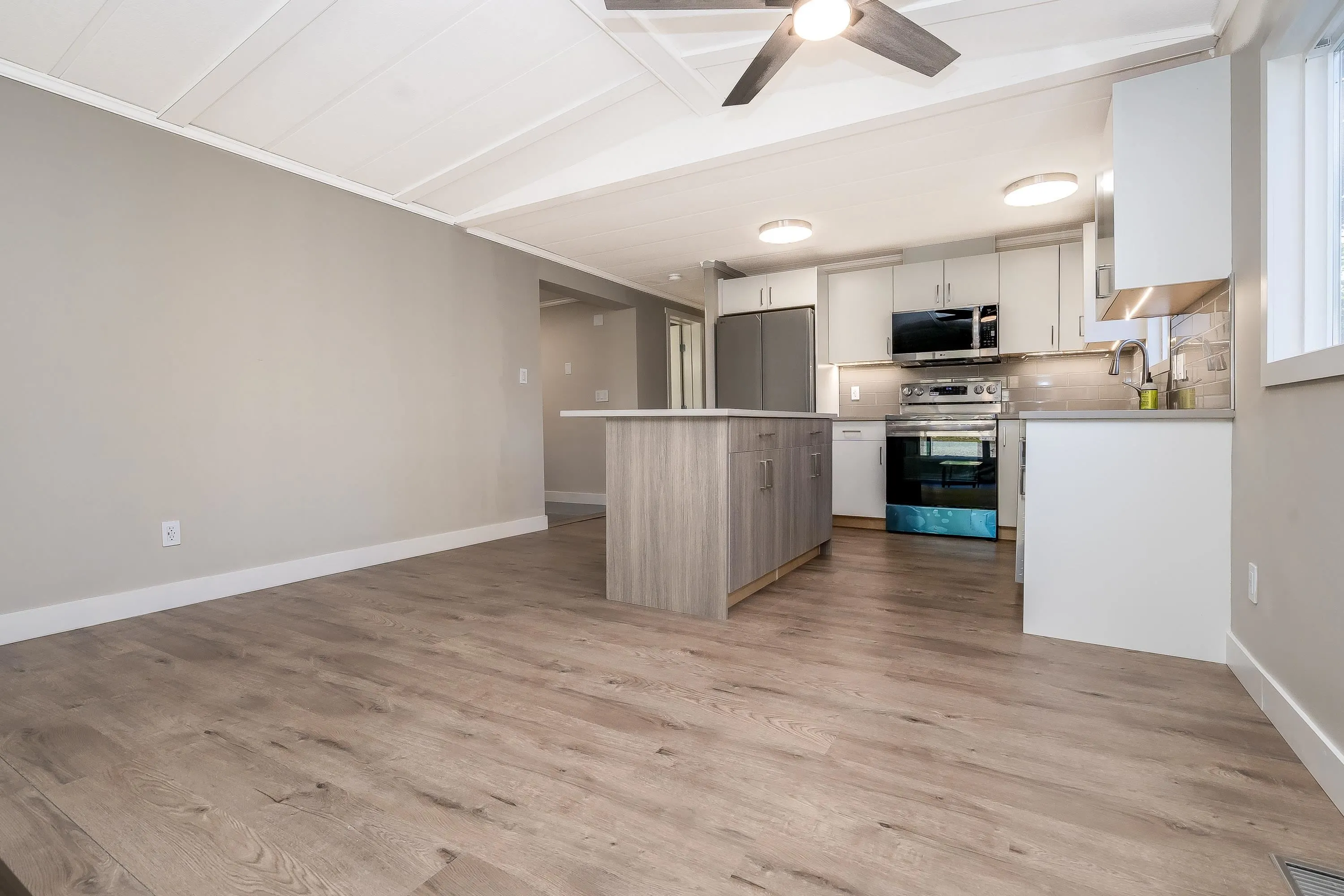 9 43201 Lougheed Highway