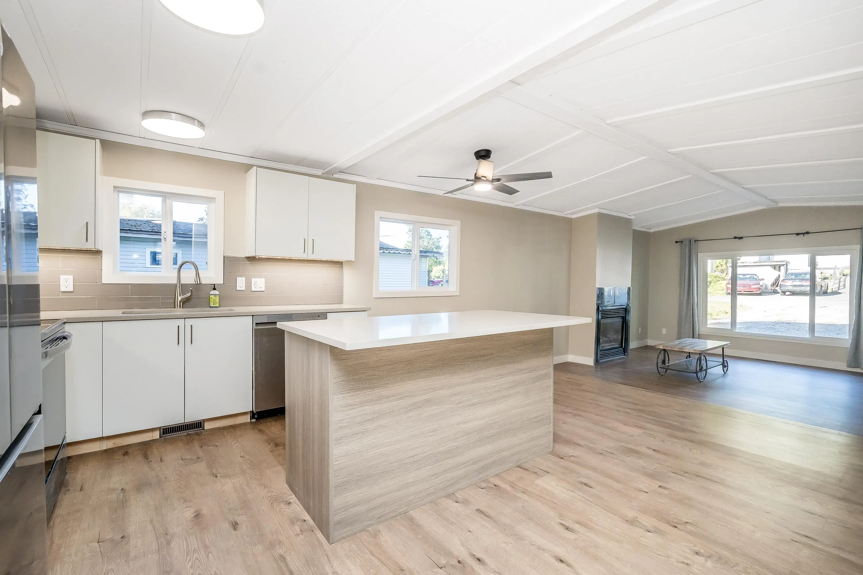 9 43201 Lougheed Highway