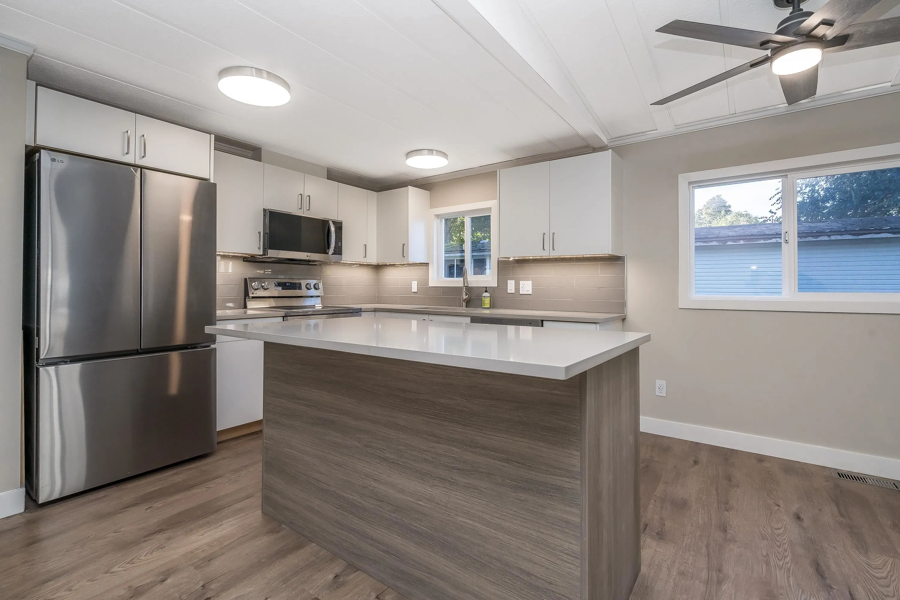 9 43201 Lougheed Highway