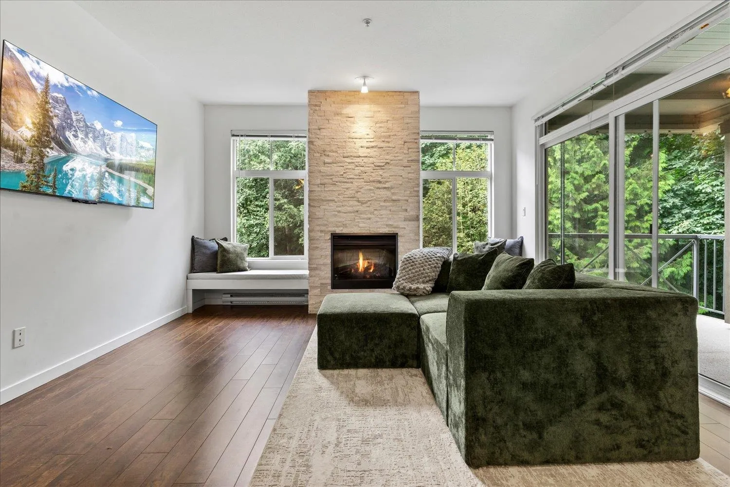 308 33328 E Bourquin Crescent