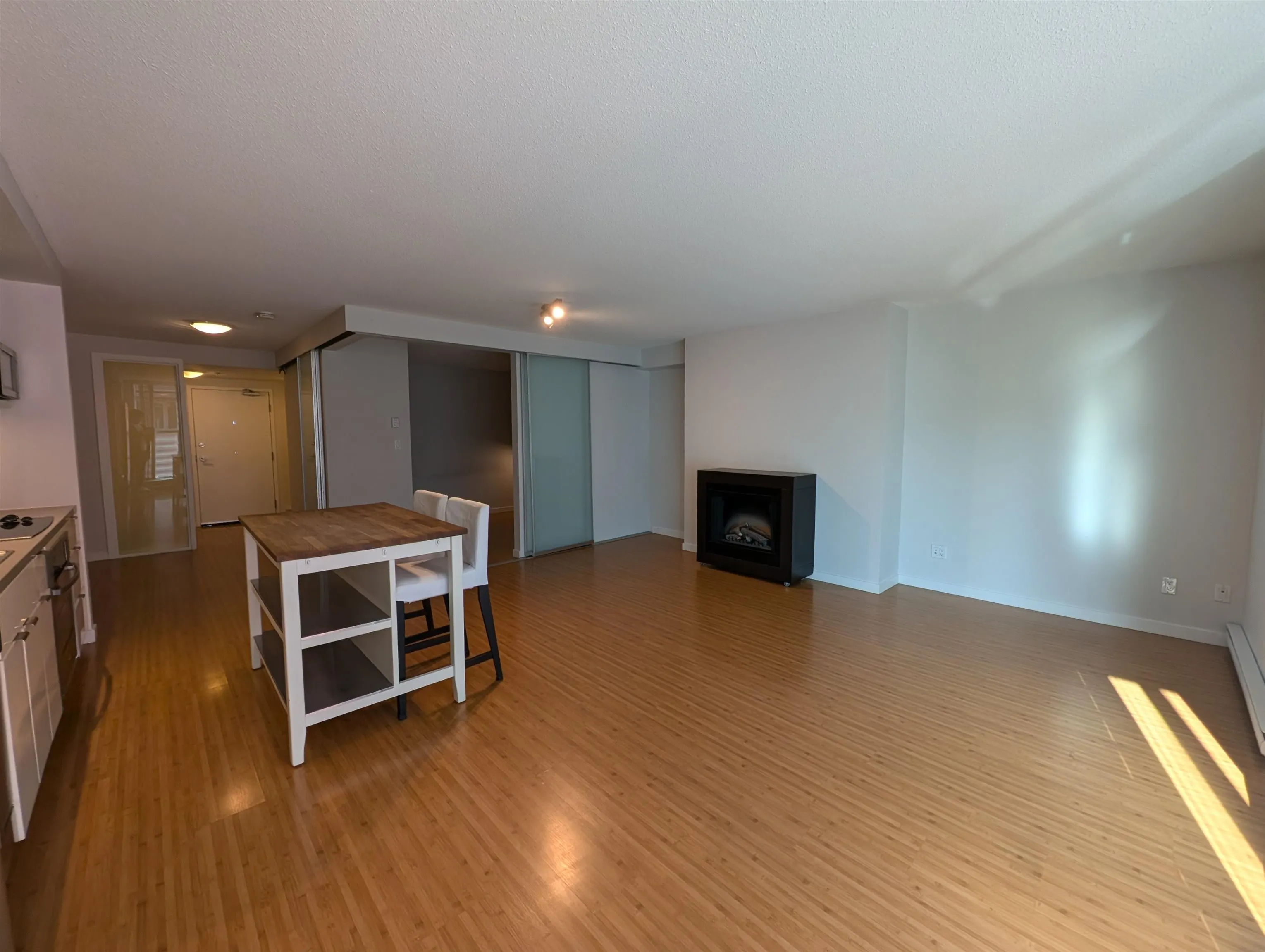 605 168 Powell Street