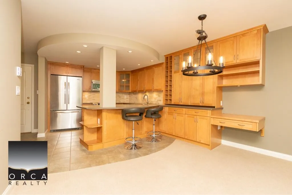 201 995 Roche Point Drive