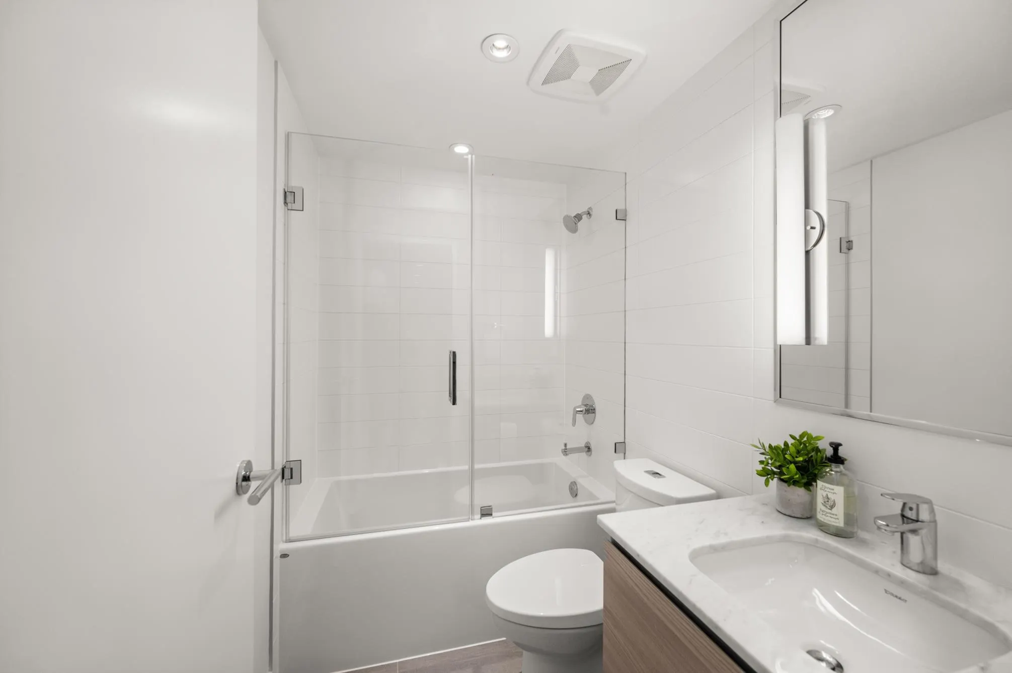 3202 908 Quayside Drive