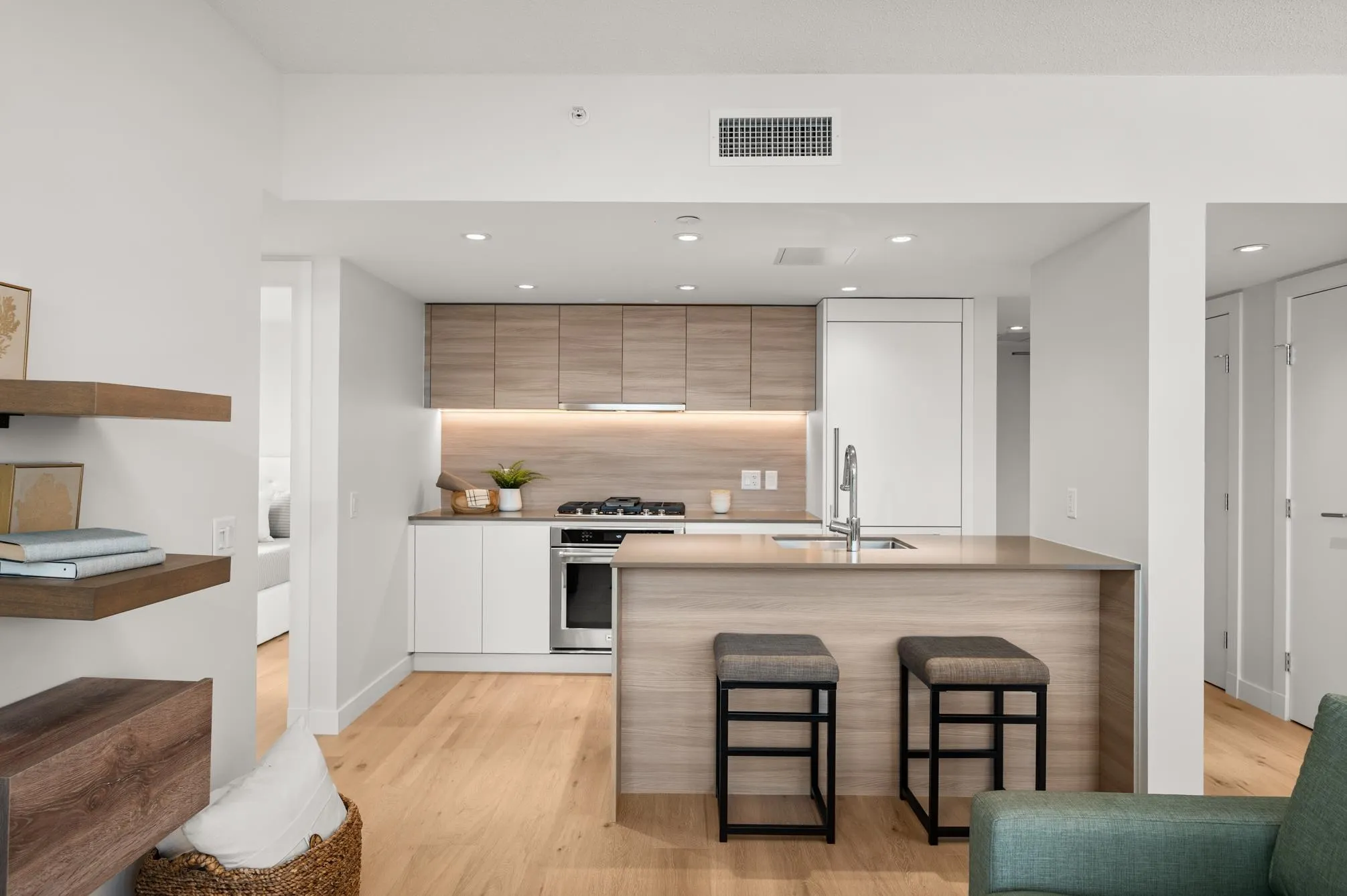 3202 908 Quayside Drive