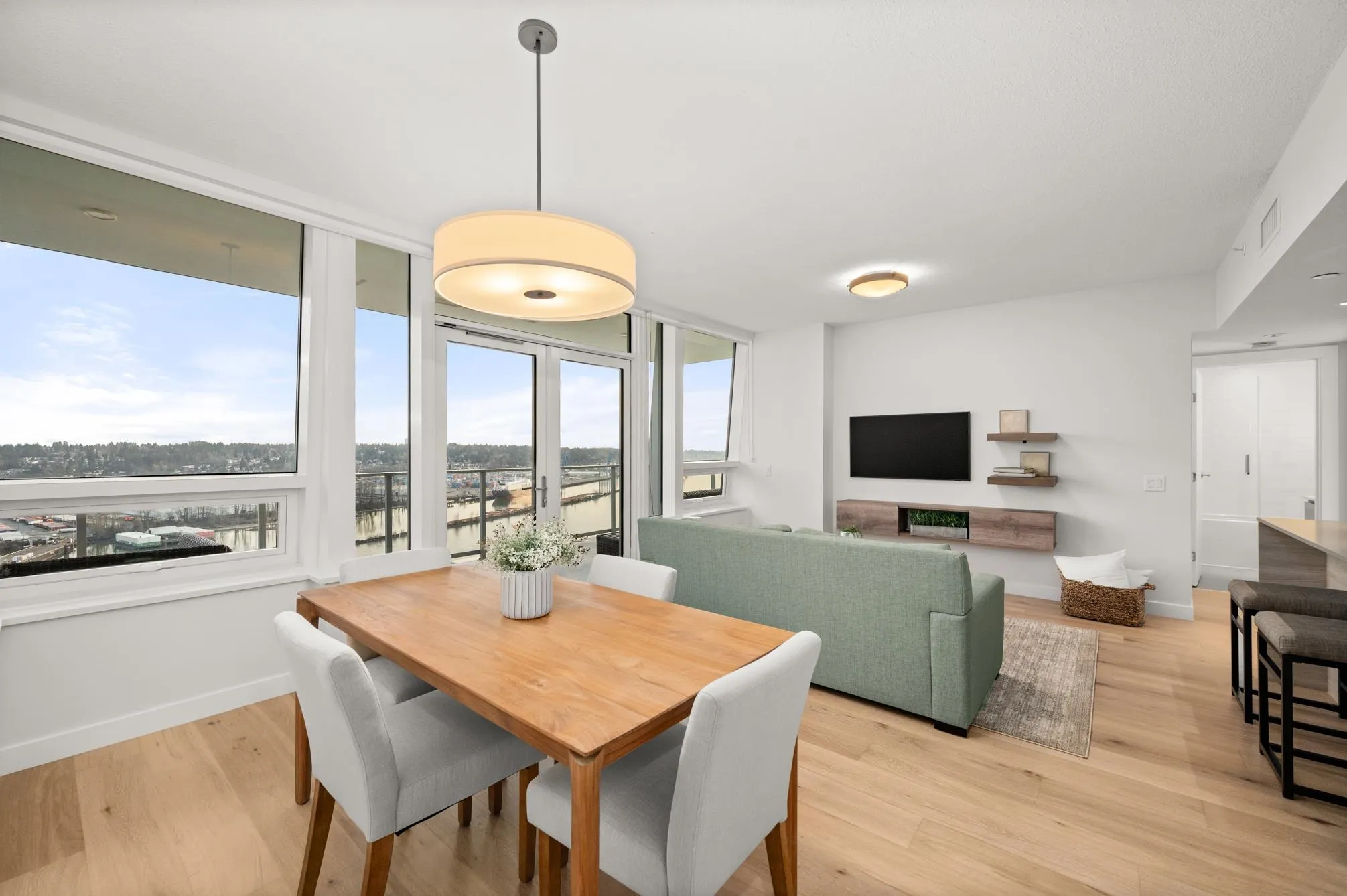 3202 908 Quayside Drive