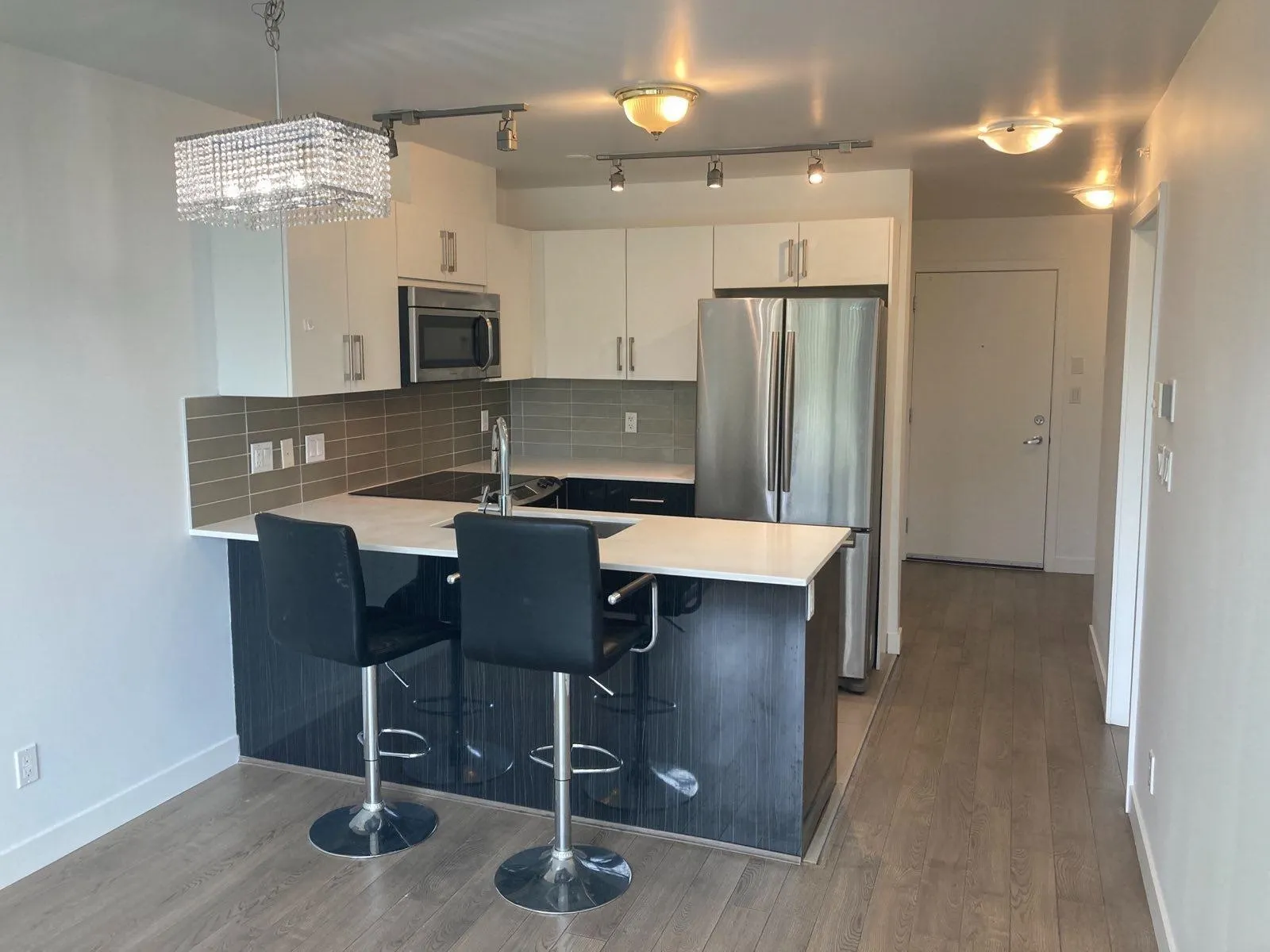 302 2689 Kingsway