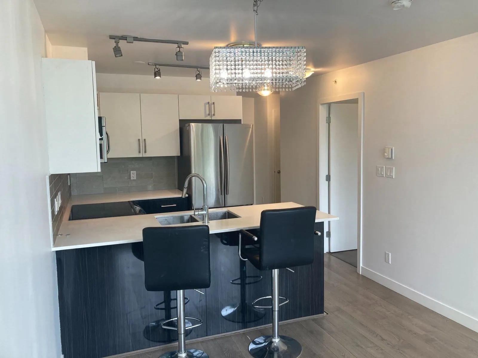 302 2689 Kingsway
