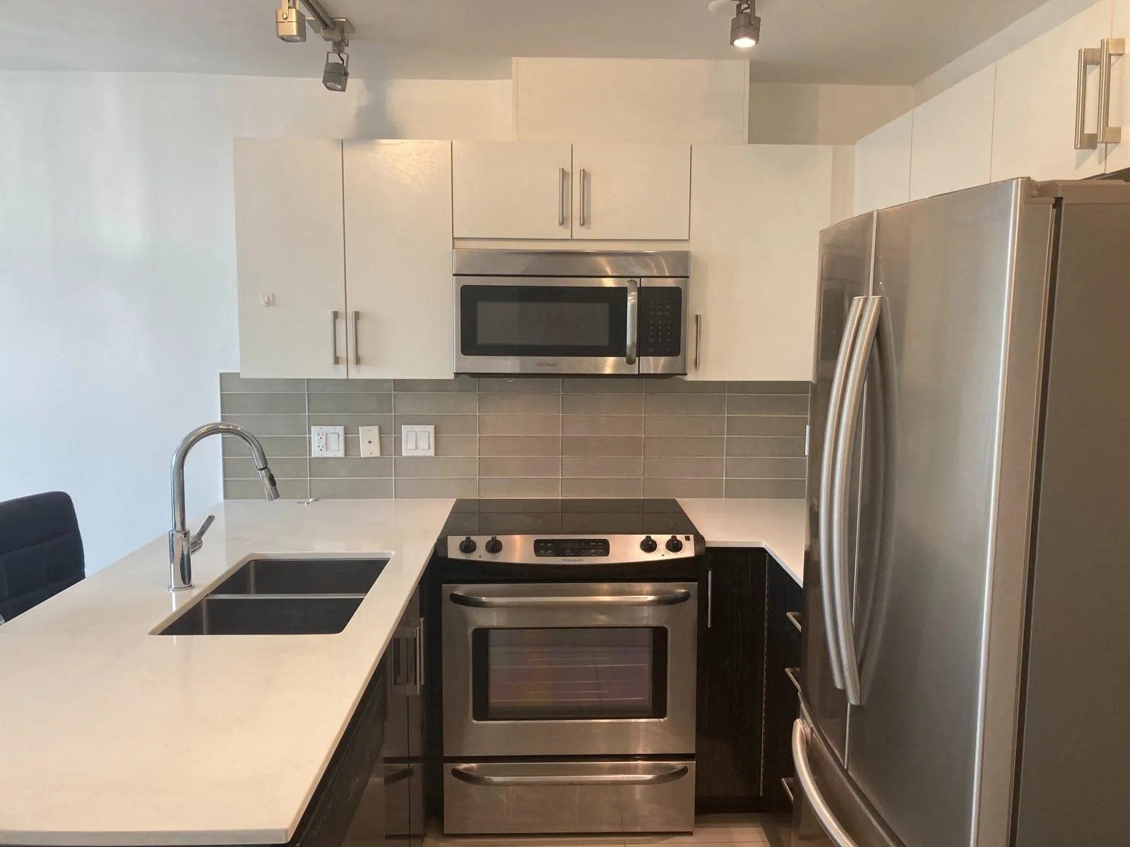 302 2689 Kingsway