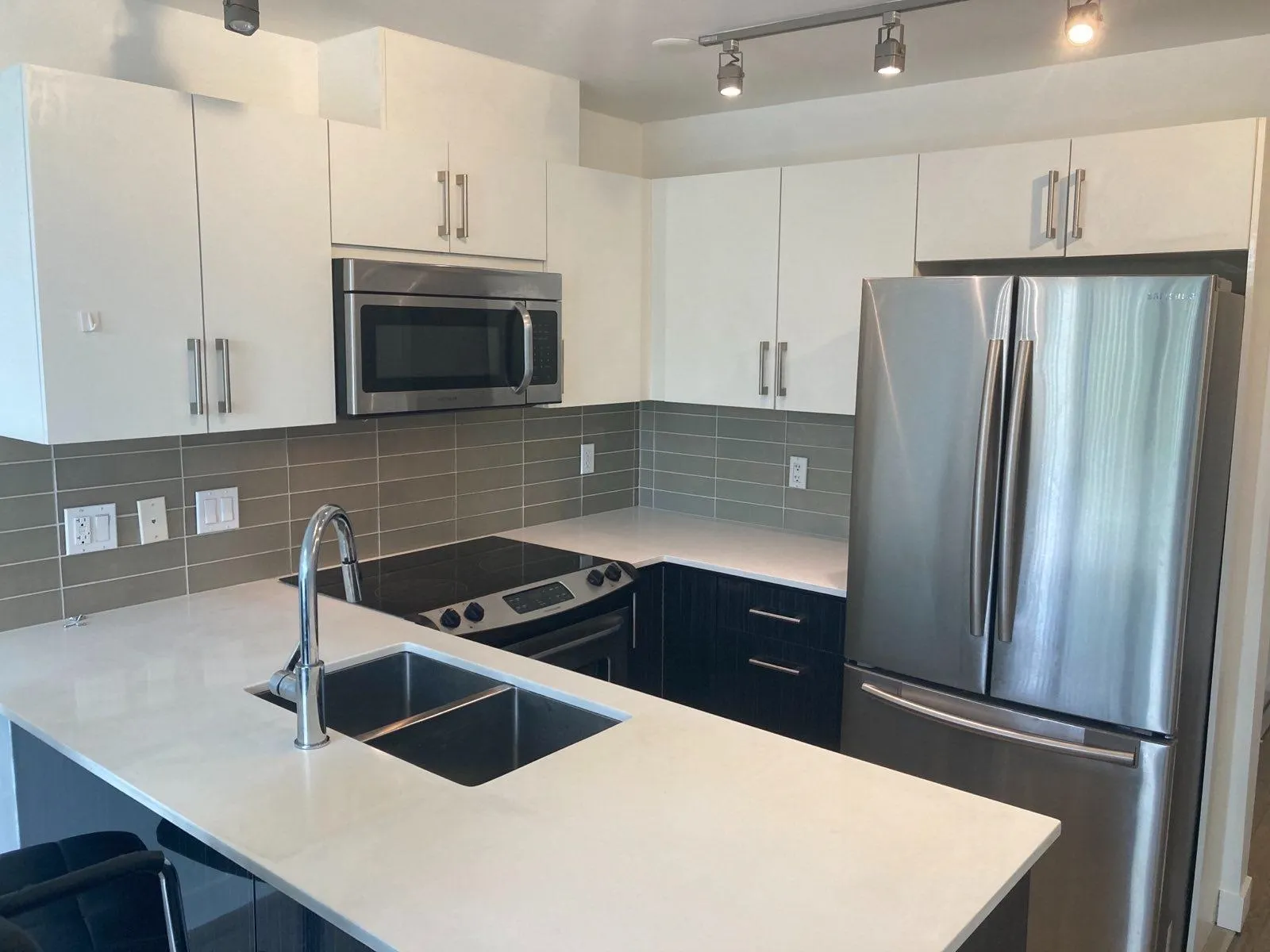 302 2689 Kingsway