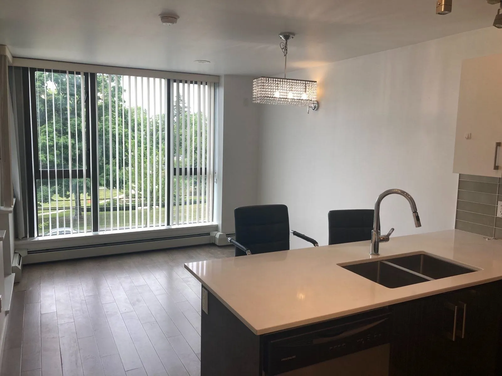 302 2689 Kingsway