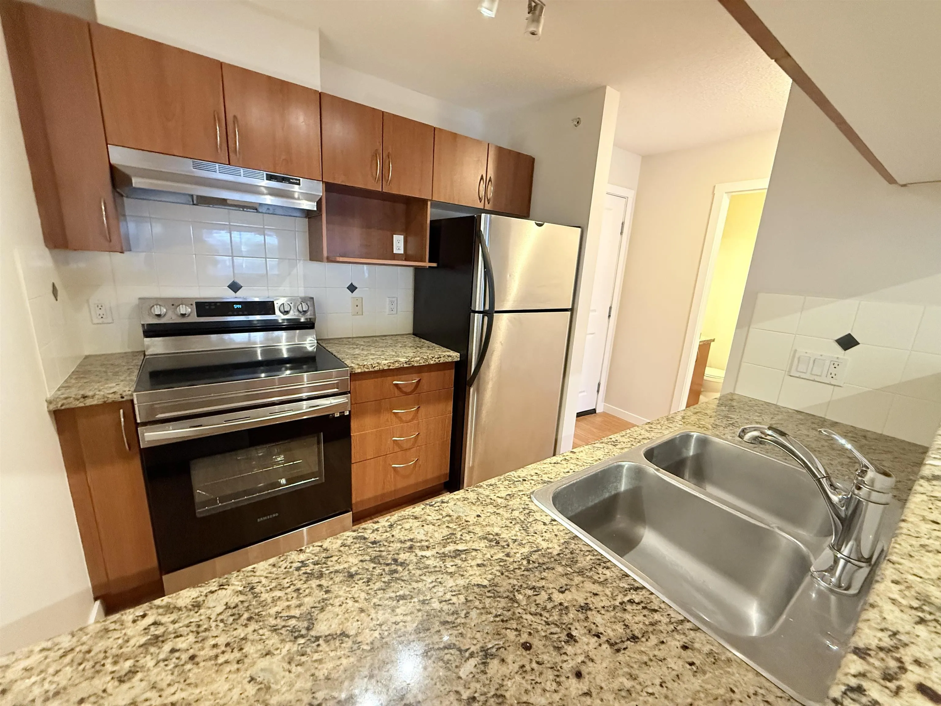 305 38003 Second Avenue