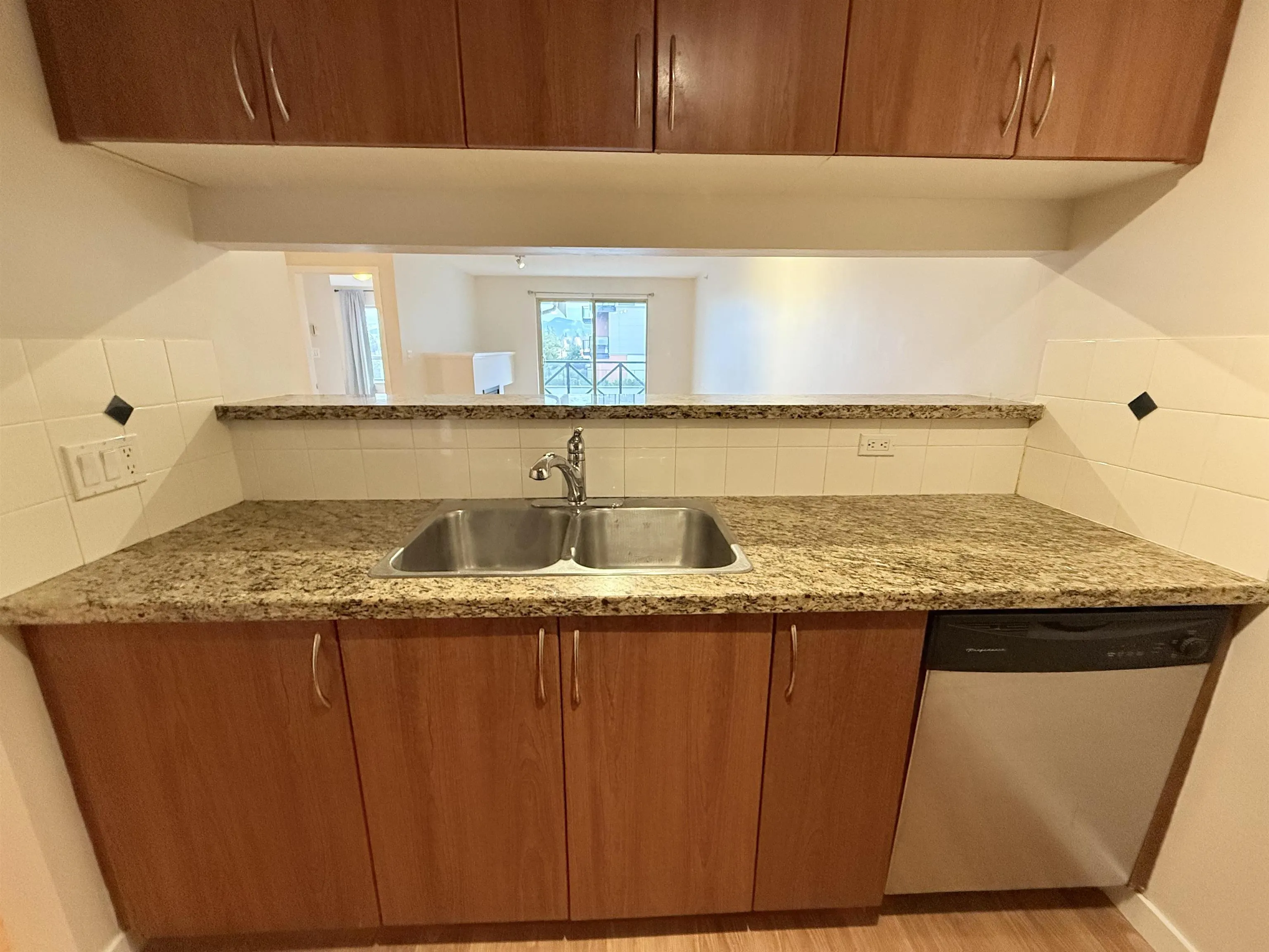 305 38003 Second Avenue