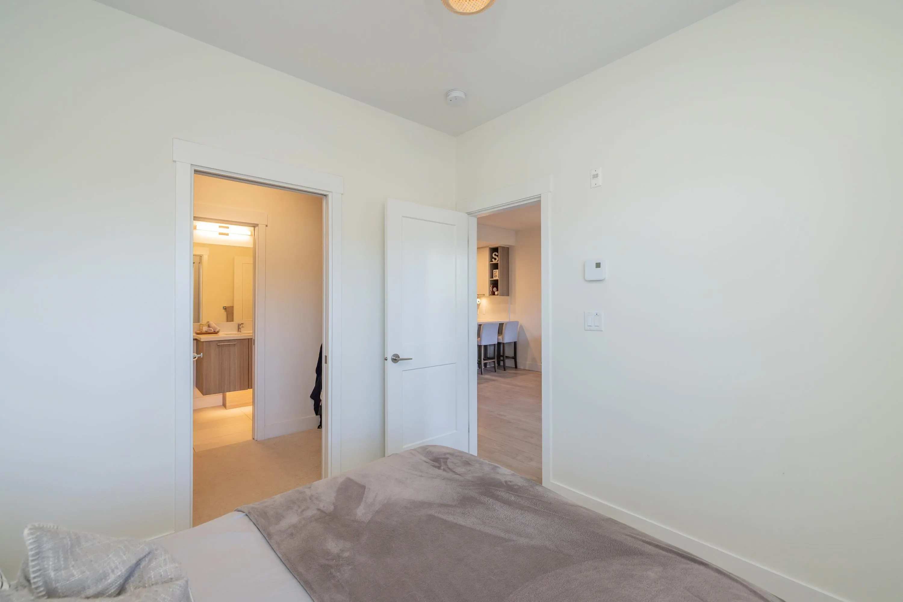 312 14022 North Bluff Road