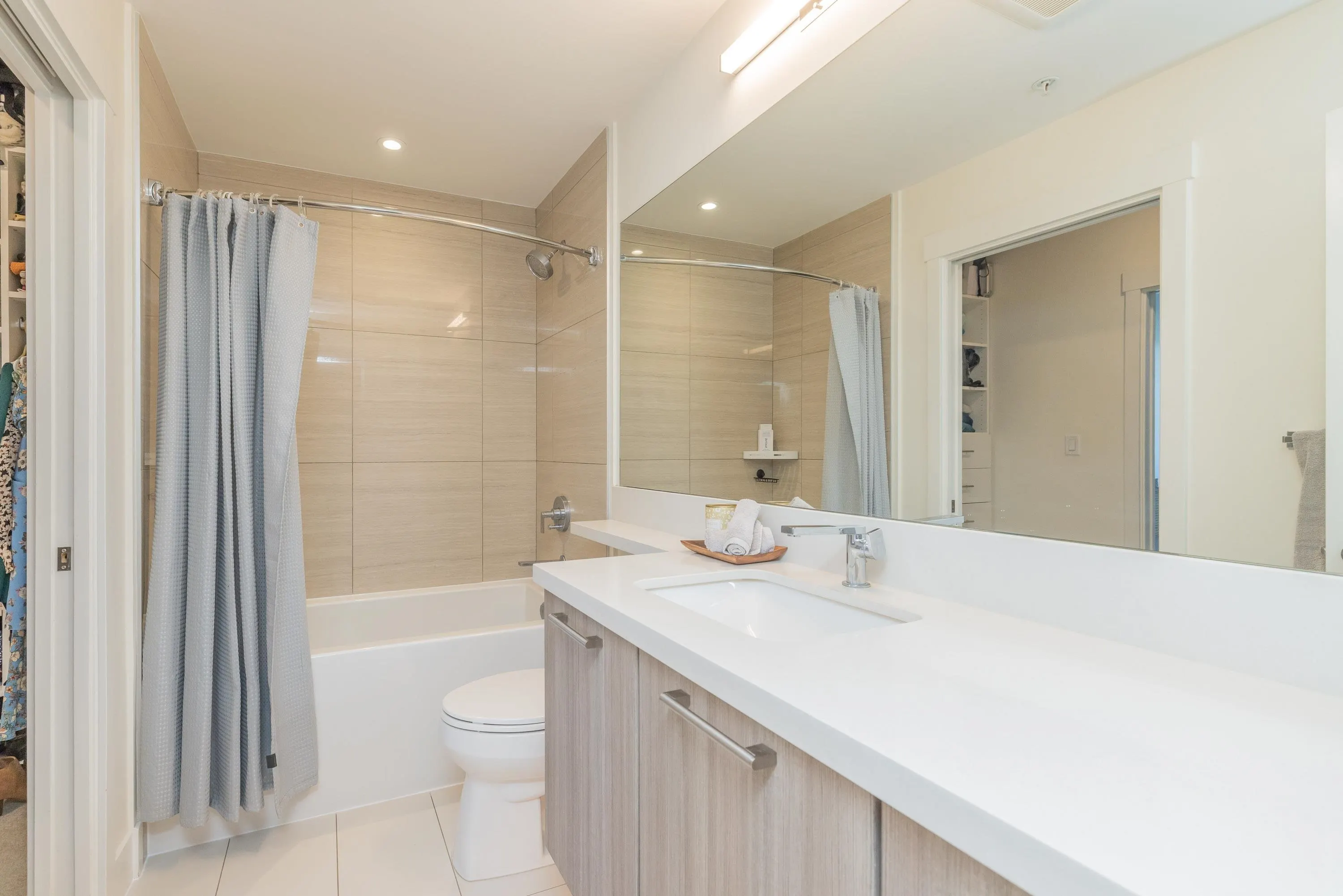 312 14022 North Bluff Road