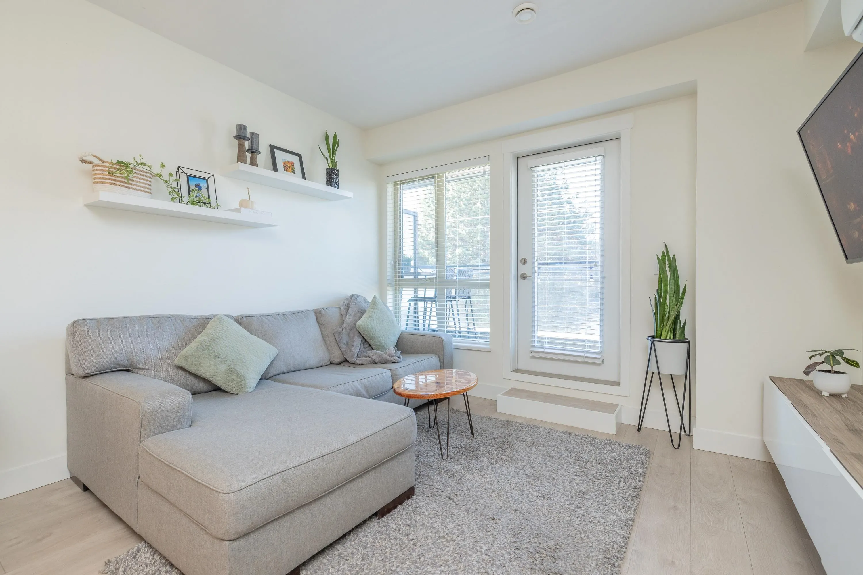 312 14022 North Bluff Road