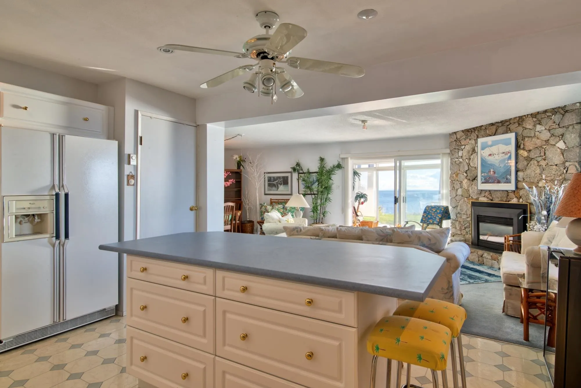 6437 Sunshine Coast Highway