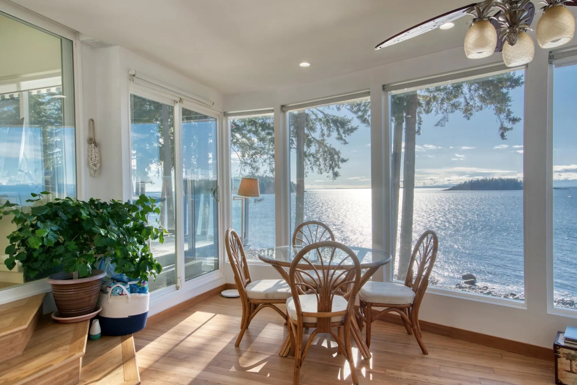 6437 Sunshine Coast Highway