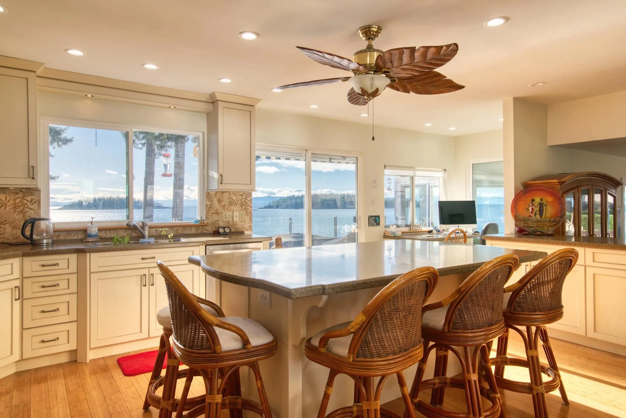 6437 Sunshine Coast Highway