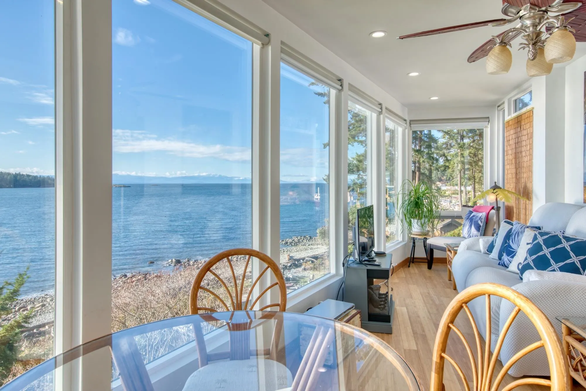 6437 Sunshine Coast Highway
