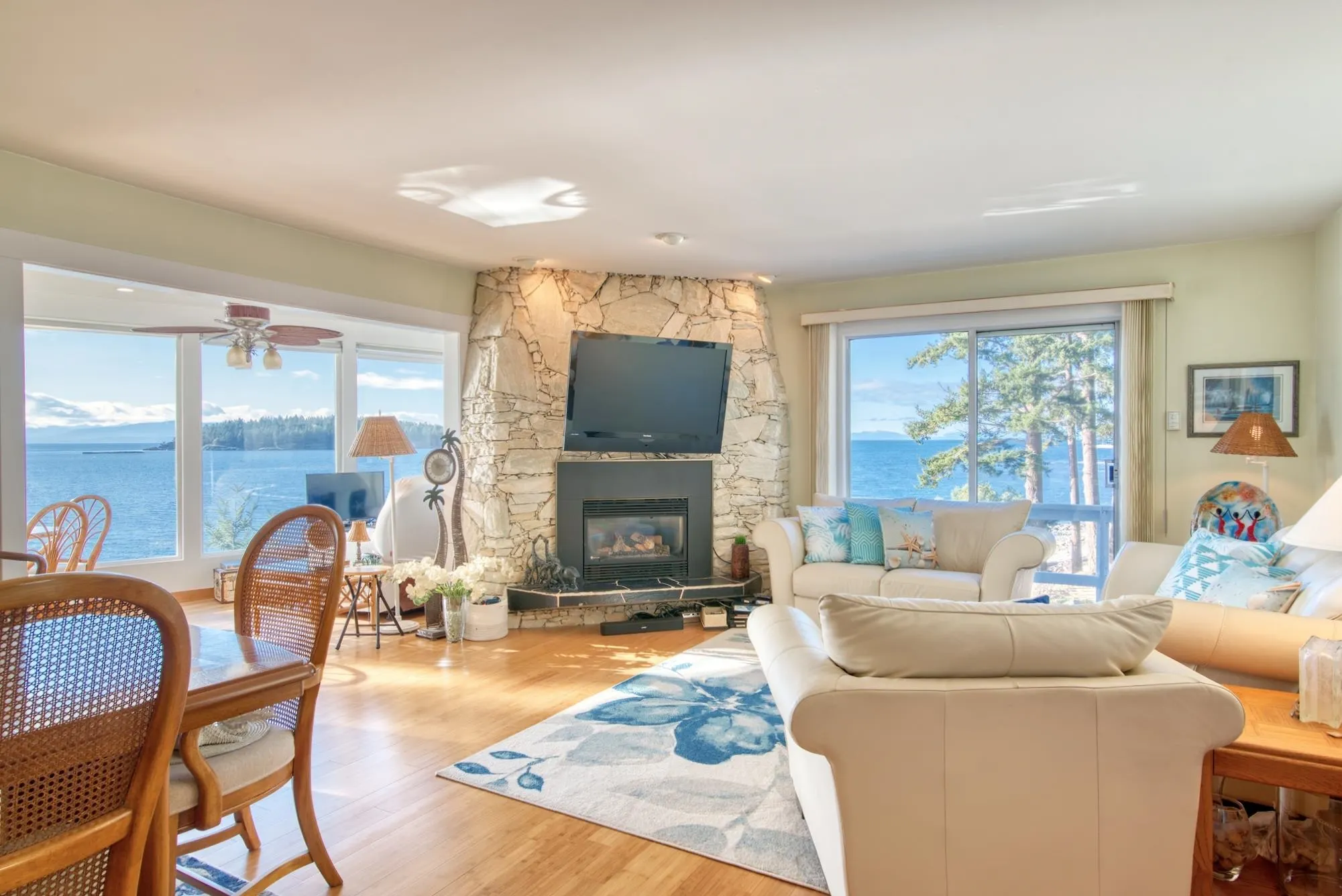 6437 Sunshine Coast Highway