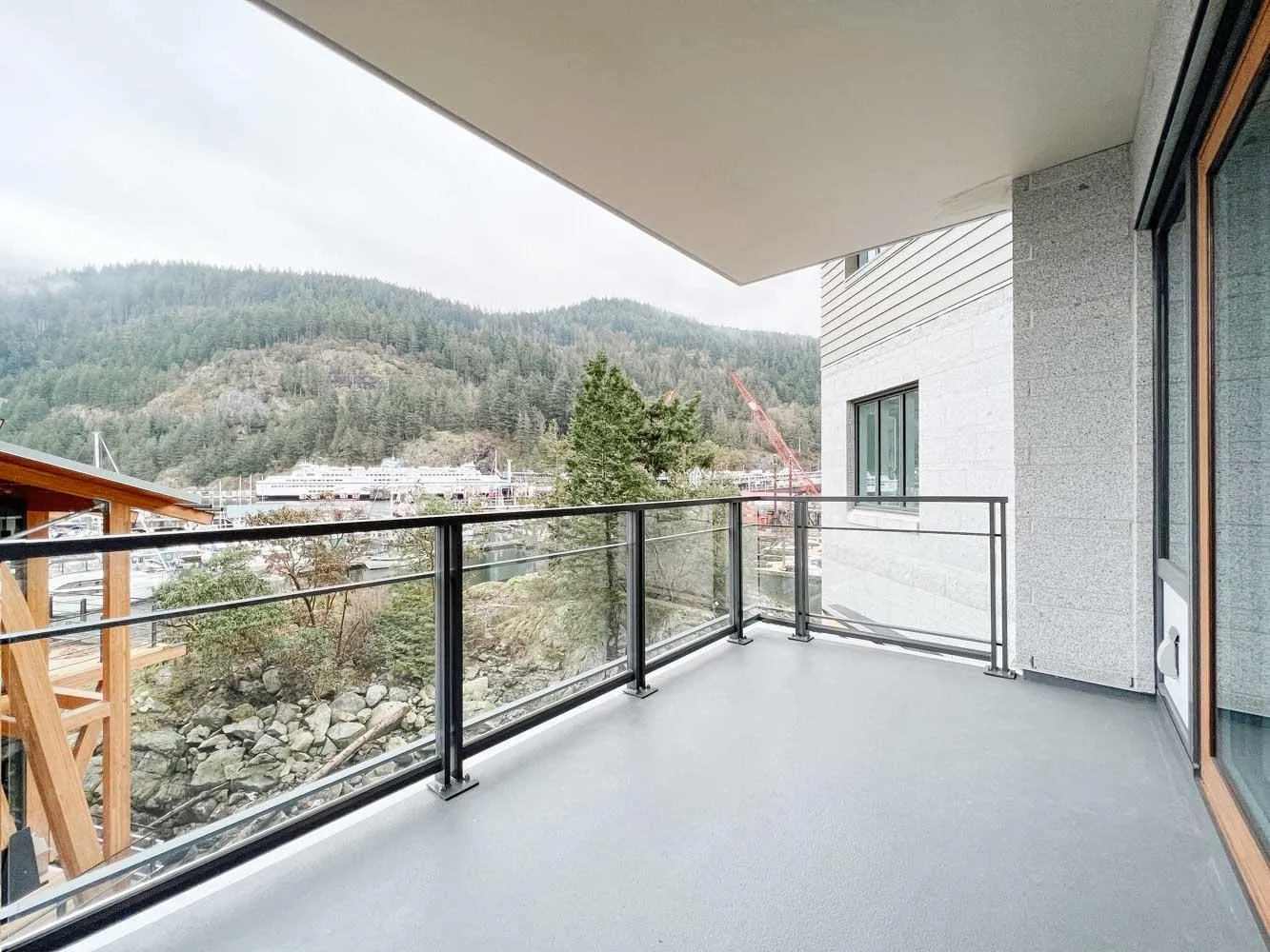 201 6707 Nelson Avenue