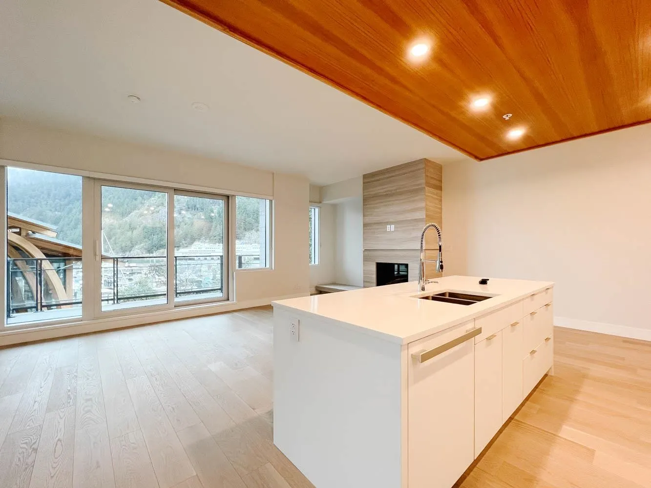 201 6707 Nelson Avenue