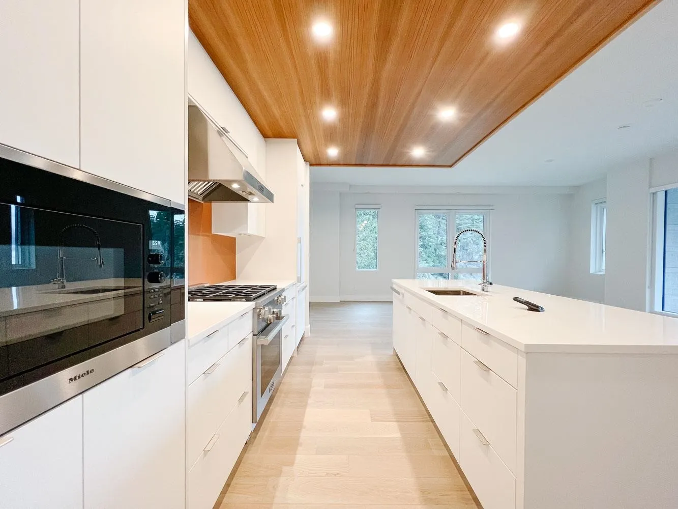 201 6707 Nelson Avenue