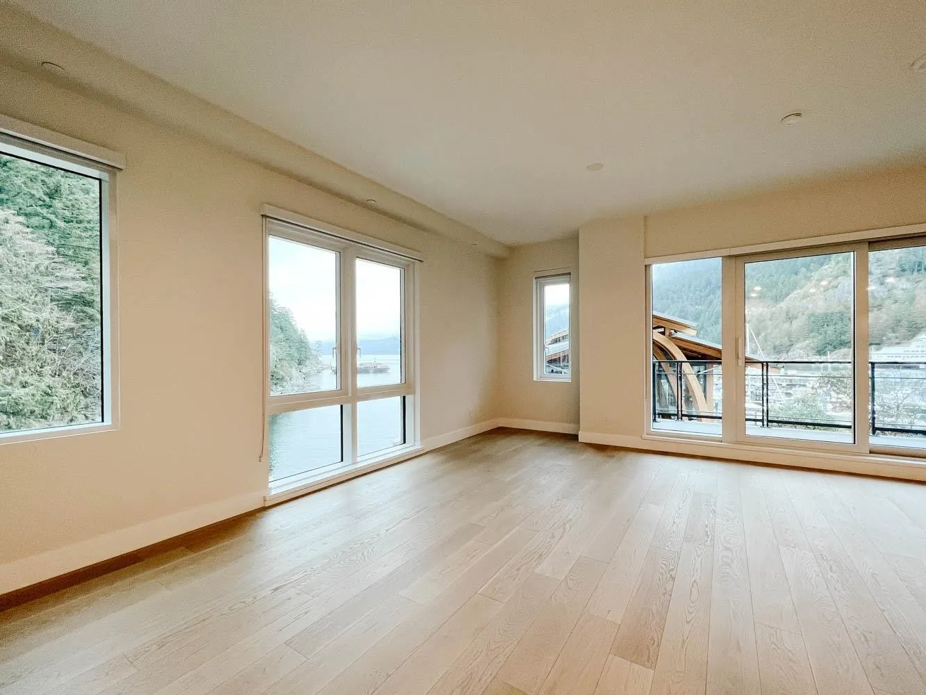 201 6707 Nelson Avenue