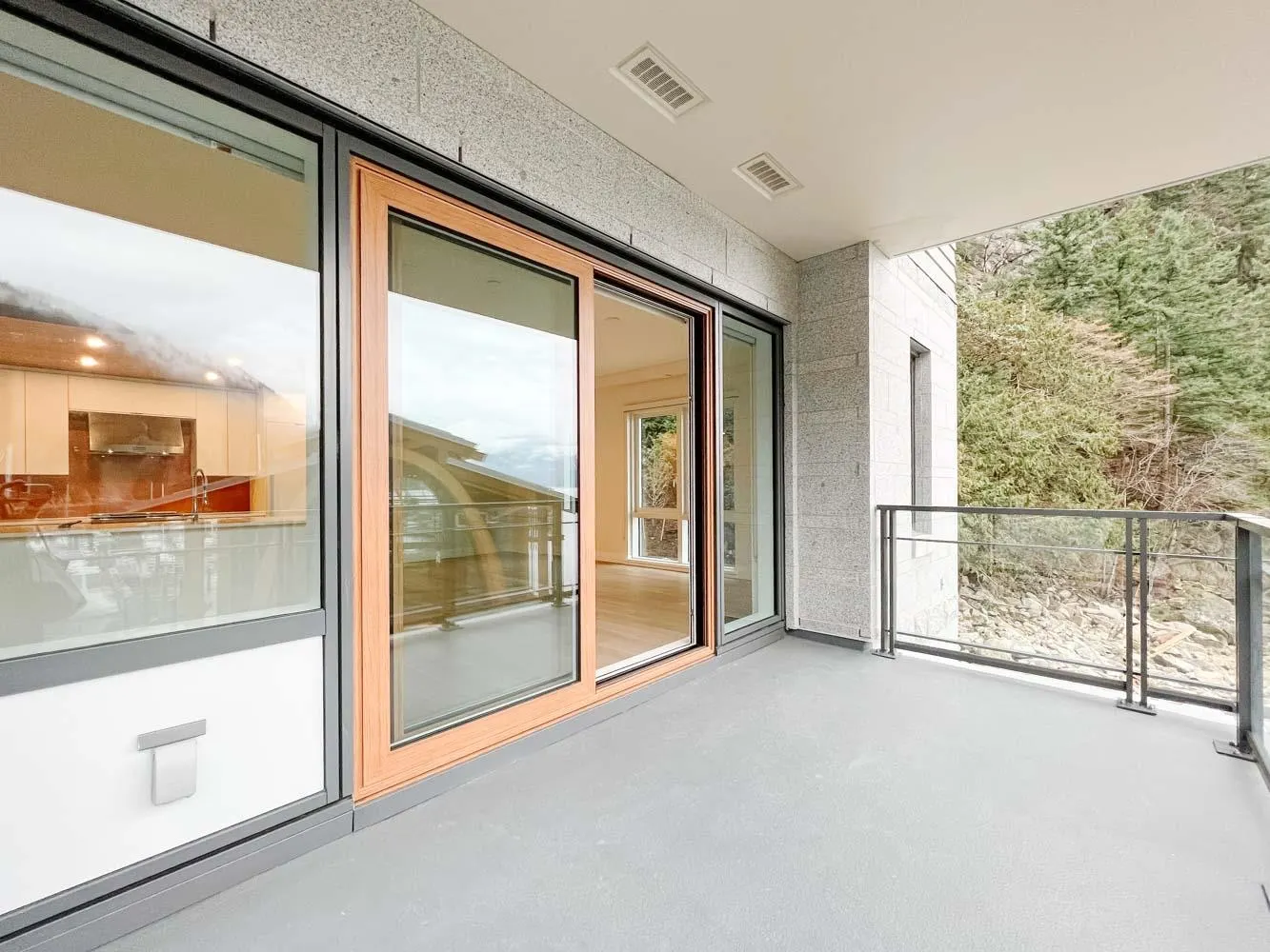 201 6707 Nelson Avenue