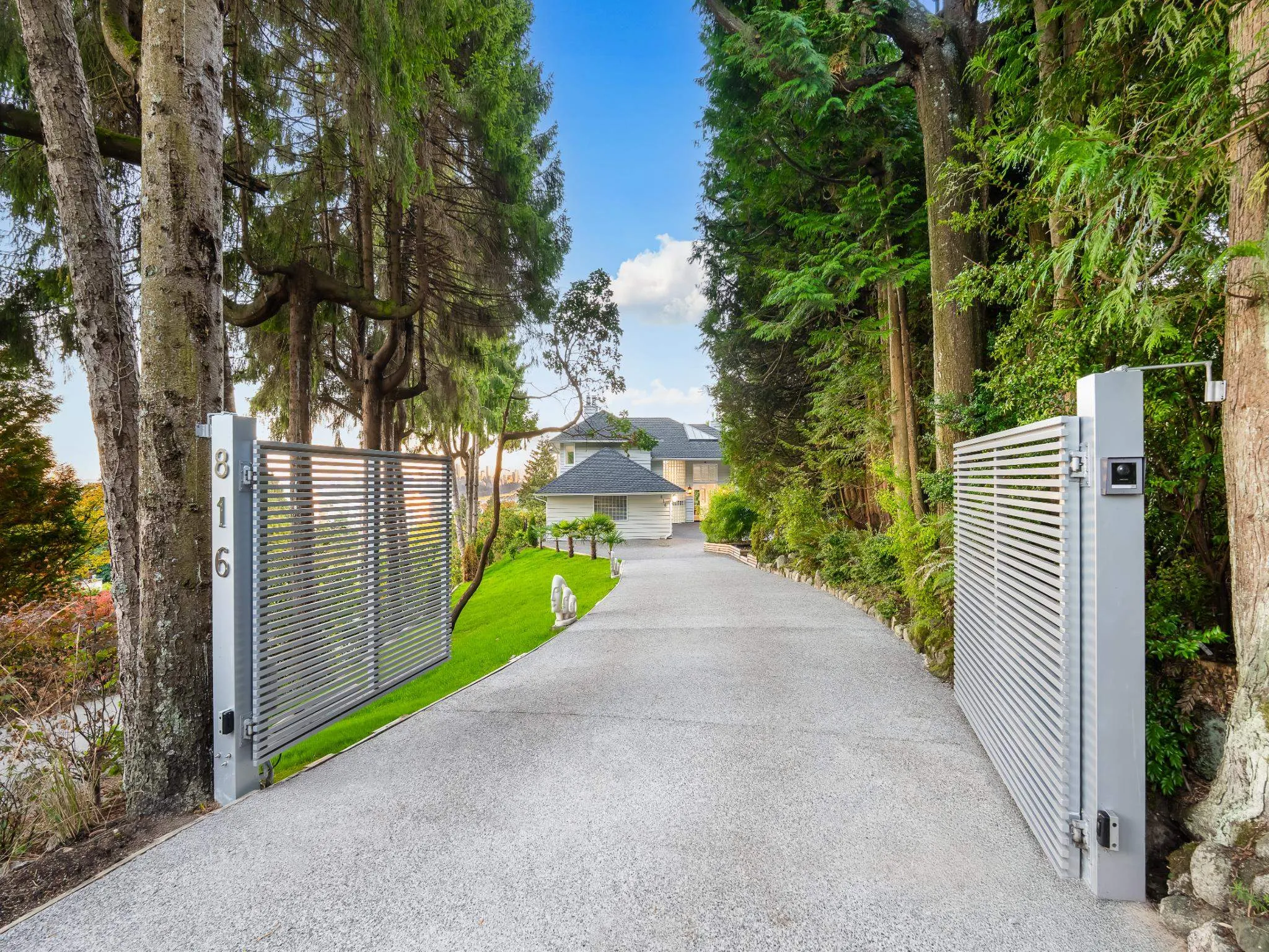 816 Anderson Crescent