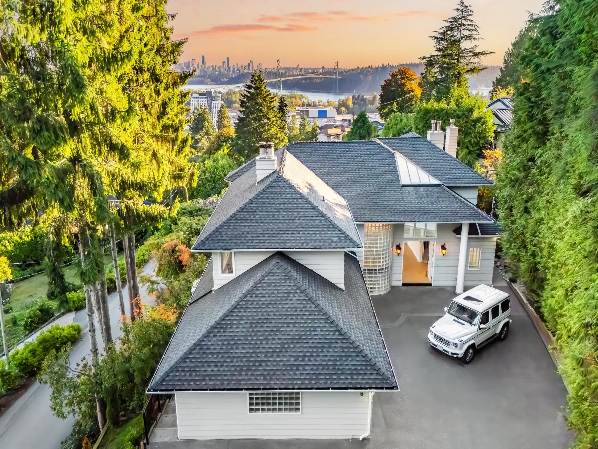 816 Anderson Crescent