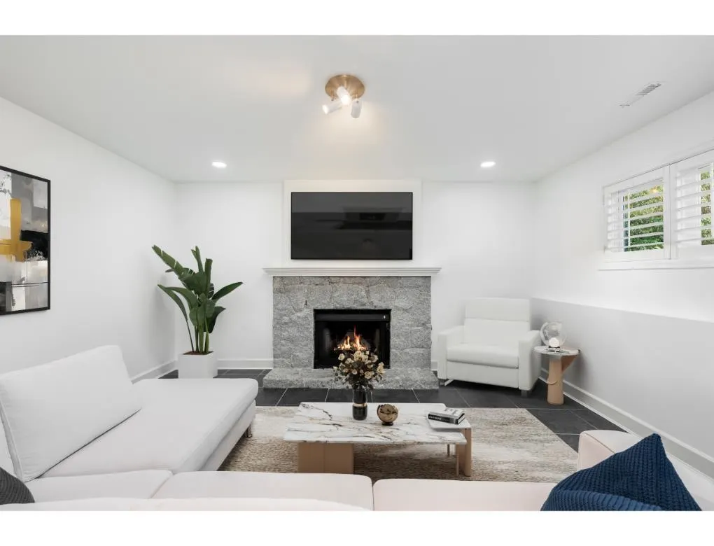 816 Anderson Crescent