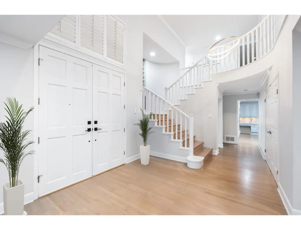 816 Anderson Crescent