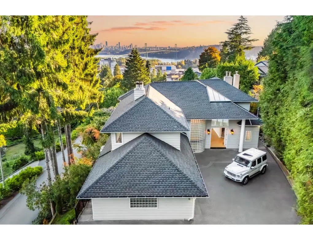 816 Anderson Crescent