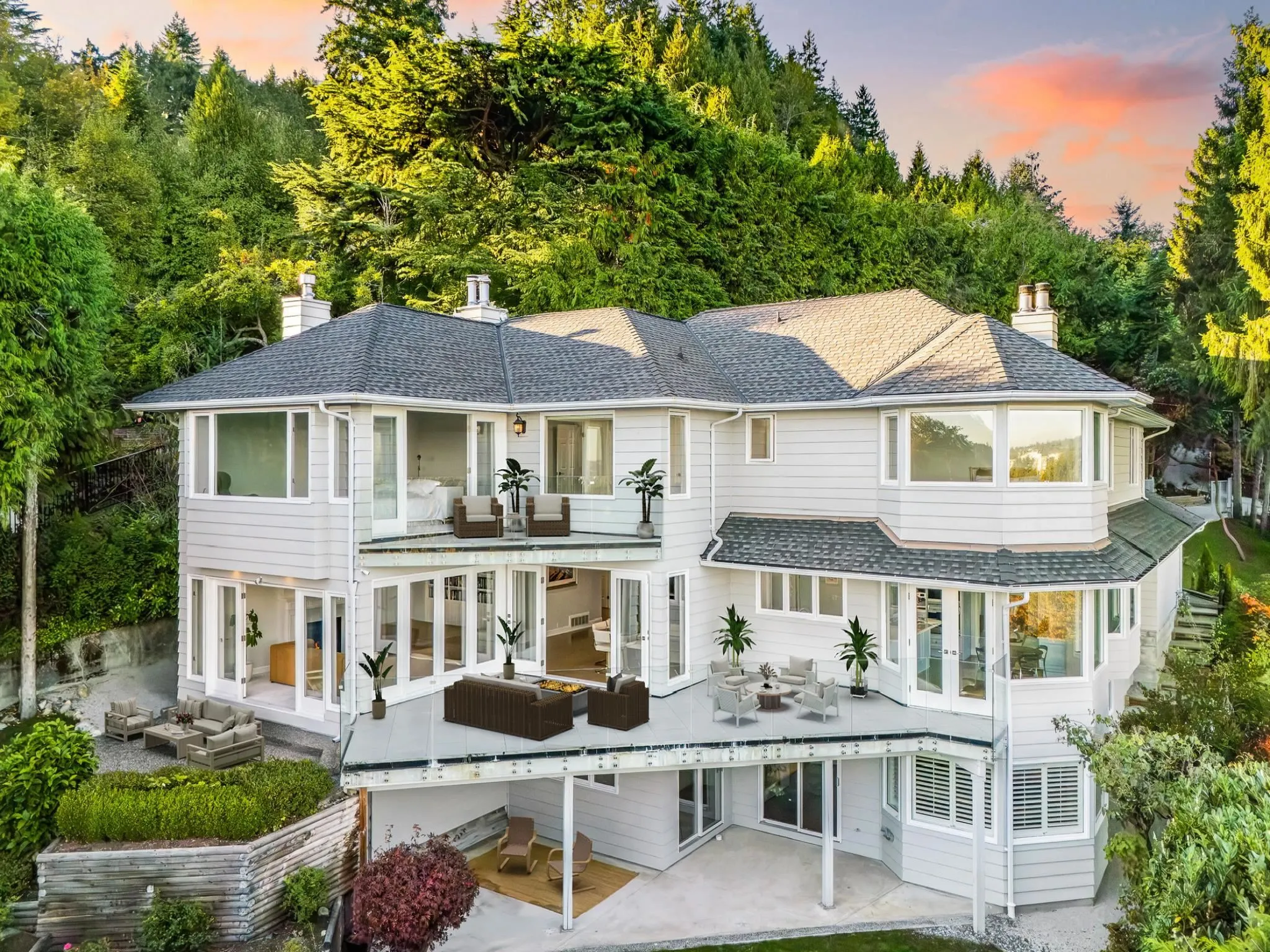 816 Anderson Crescent