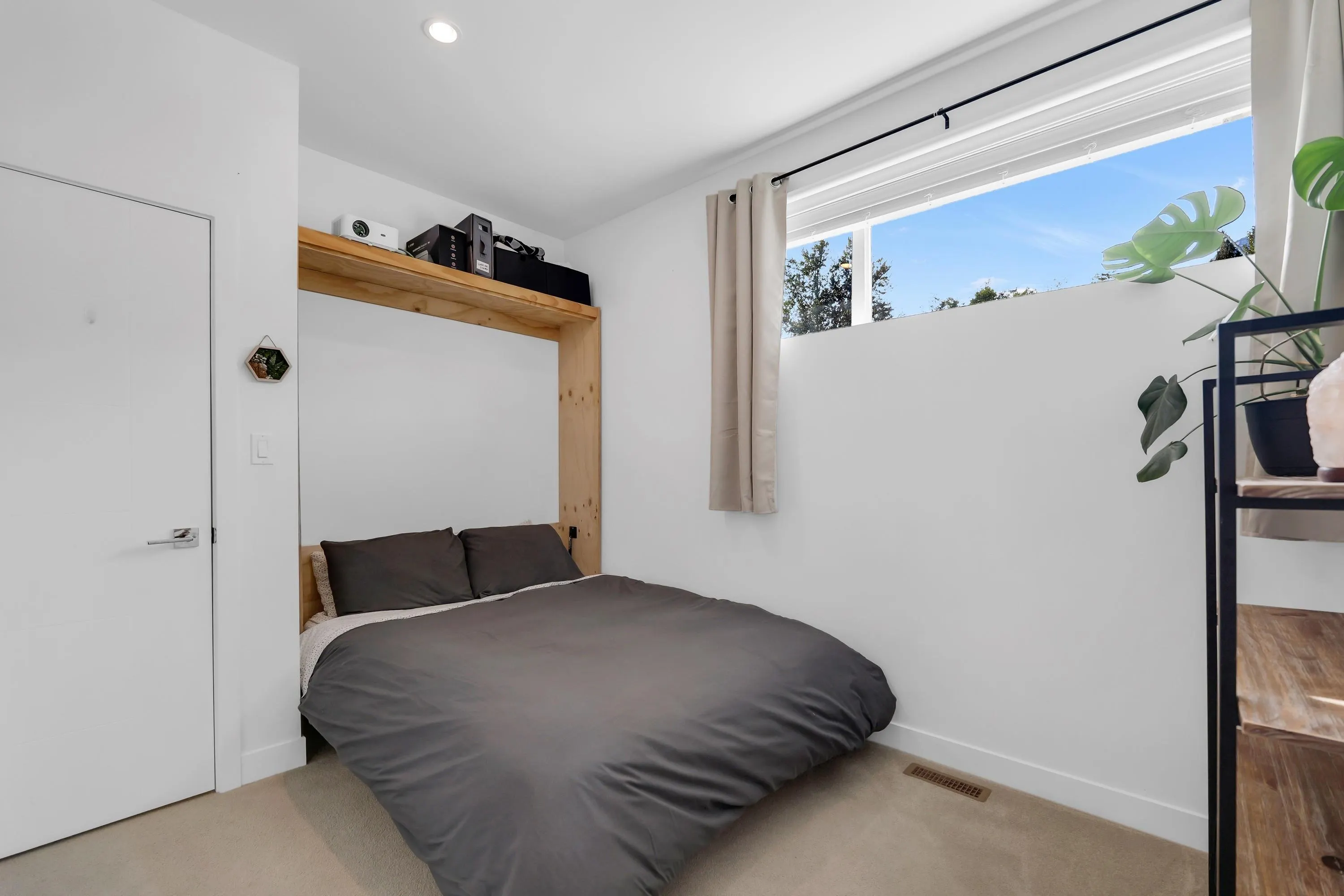 39262 Falcon Crescent