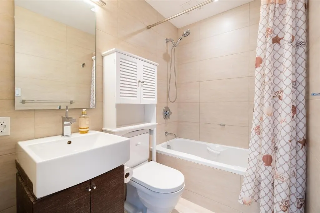 825 8080 Cambie Road