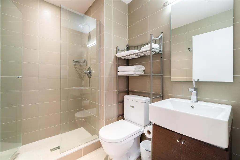 825 8080 Cambie Road