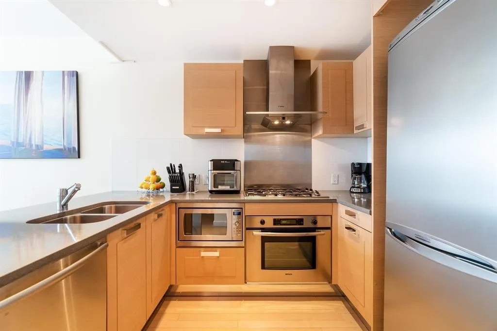 825 8080 Cambie Road