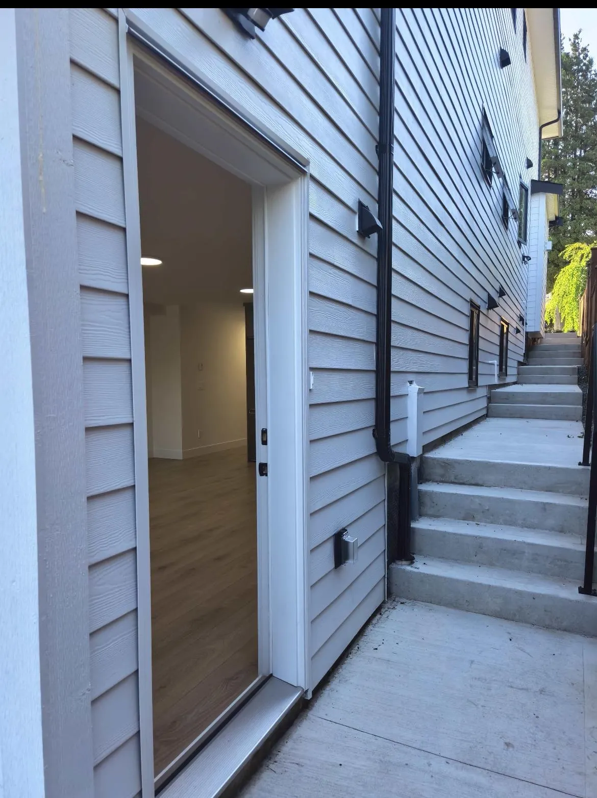 1 4955 Grafton Street
