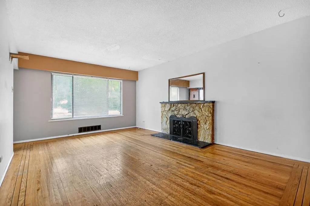 Main 3445 Nanaimo Street