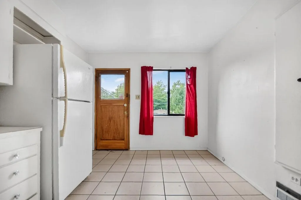 Main 3445 Nanaimo Street