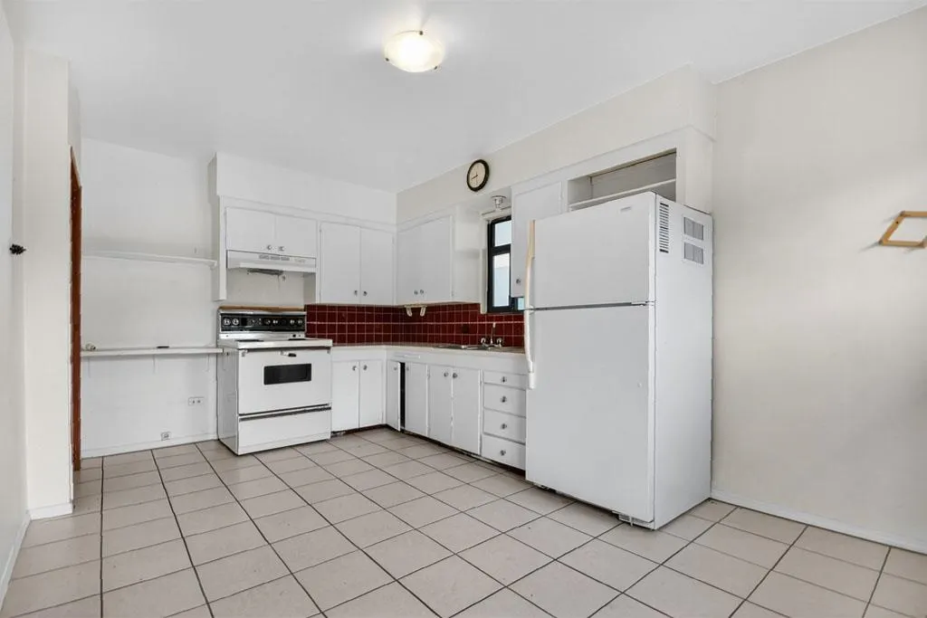 Main 3445 Nanaimo Street