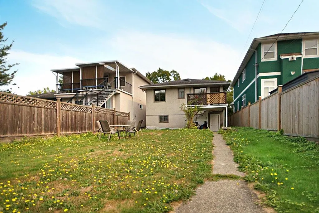 Main 3445 Nanaimo Street