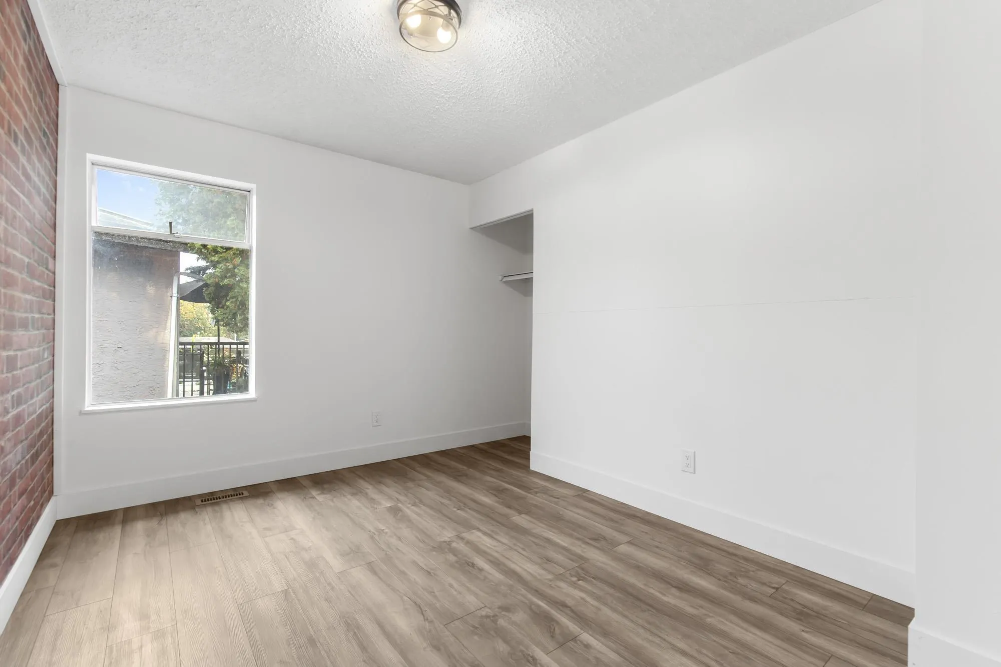 3480 Juniper Crescent