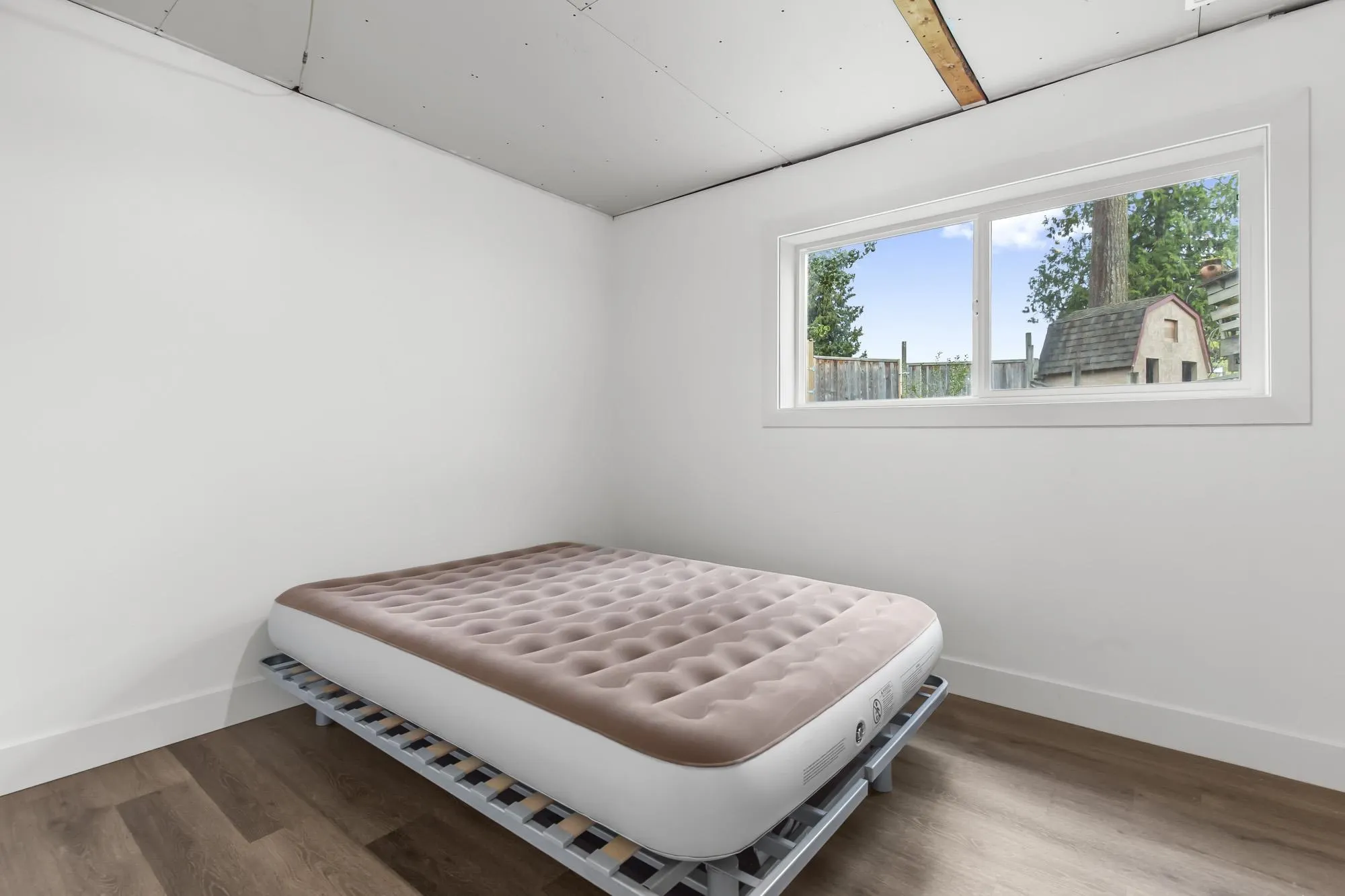 3480 Juniper Crescent
