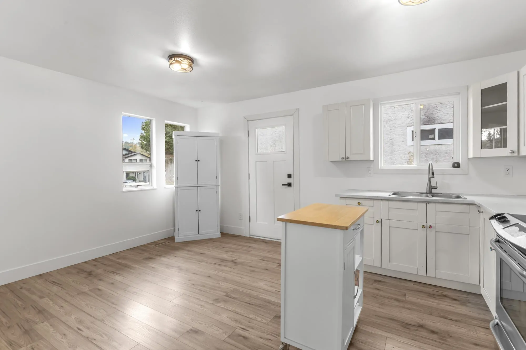 3480 Juniper Crescent